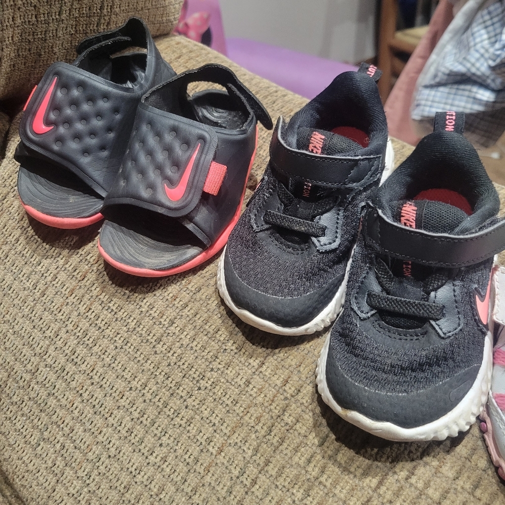 Infant / Toddler Shoes Size 4
